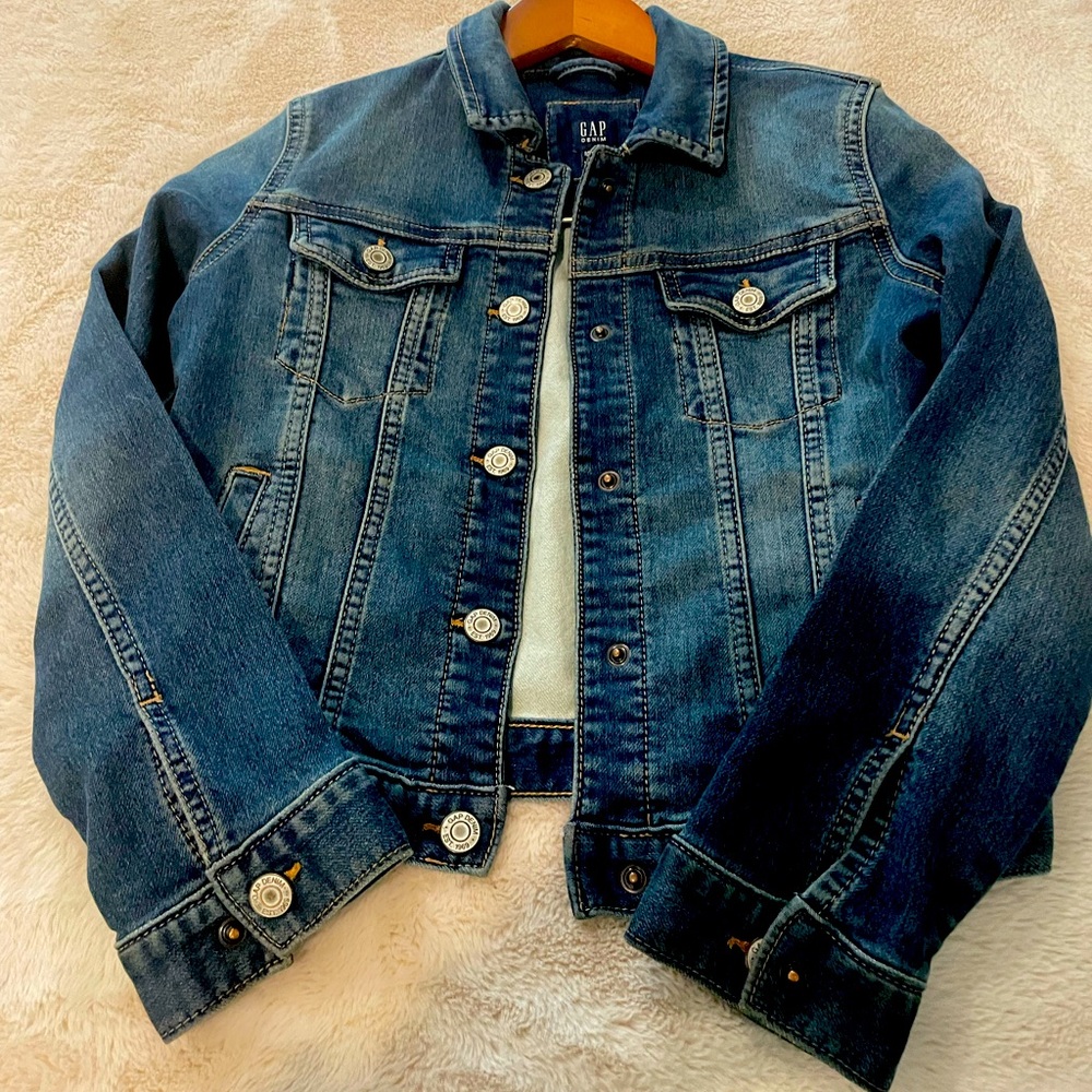 Gap Girls Long Sleeve Denim Jacket. Size Medium. Color Medium Indigo Wash.